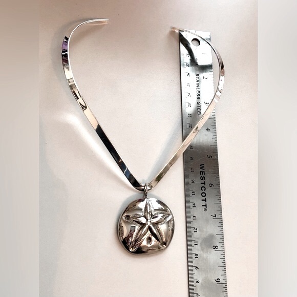 Silver Plated Necklace with Silver Sand Dollar Pendant/Brooch - Picture 4 of 13